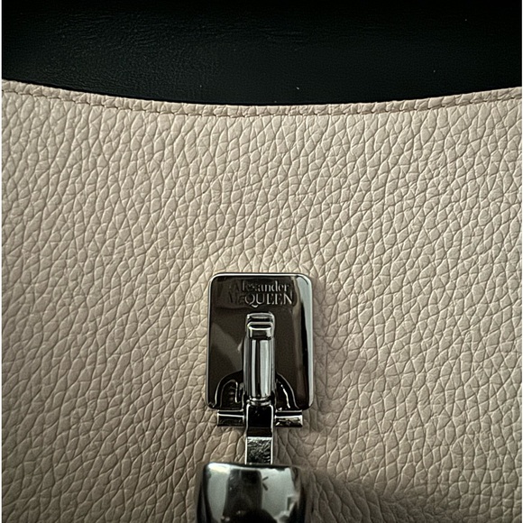 Alexander McQueen Continental Wallet - Picture 6 of 8